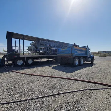 Mobile dewatering unit mounted on a truck